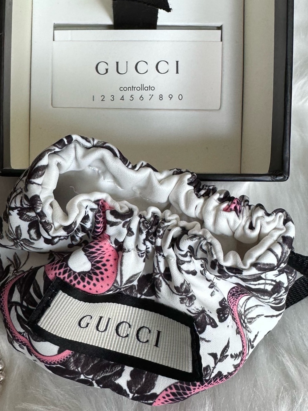 Gucci Silver Interlocking GG Pendant Beaded Necklace with Pink-Accented Pouch - Picture 5 of 8